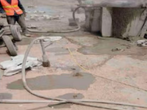 达尔罕茂明安联合水泥混凝土路面板底注浆技术 路面脱空注浆整治方案